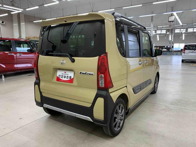 タント ファンクロス　２ＷＤ　両側電動スライドドア・ＬＥＤヘッドライト・オートライト・オートマチックハイビーム・プッシュスタートボタン・アイドリングストップ・シートヒーター・電動パーキングブレーキ・スマートアシスト（11枚目）