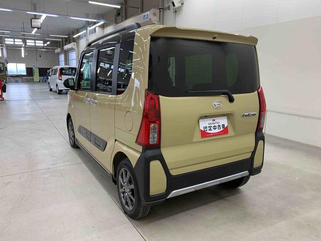 タント ファンクロス　２ＷＤ　両側電動スライドドア・ＬＥＤヘッドライト・オートライト・オートマチックハイビーム・プッシュスタートボタン・アイドリングストップ・シートヒーター・電動パーキングブレーキ・スマートアシスト（12枚目）