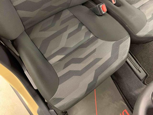 タント ファンクロス　２ＷＤ　両側電動スライドドア・ＬＥＤヘッドライト・オートライト・オートマチックハイビーム・プッシュスタートボタン・アイドリングストップ・シートヒーター・電動パーキングブレーキ・スマートアシスト（32枚目）