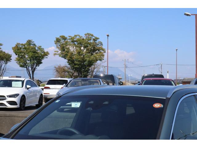 ＧＬＣ ＧＬＣ３５０ｅ　４Ｍポーツ　エディションスター　登録済未使用車　新車保証　禁煙　アクティブＬＥＤライト　純正２０インチＡＷ　黒レザーシート　シートヒーター　純正ナビＴＶ　エアサス　ブルメスター　カープレイ　ＡＣＣクルーズコントロール　３６０°モニタ（5枚目）