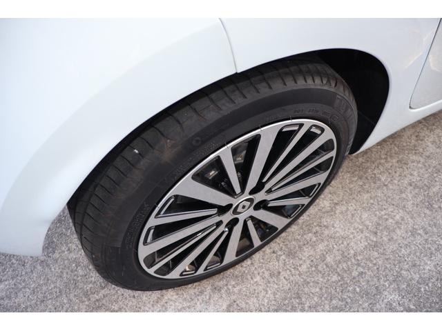 トゥインゴ インテンス ワンオーナー 禁煙 クルーズコントロール 16インチAW レーンアシスト ETC シートヒーター ターボ カープレイ Bluetooth バックカメラ ディスプレイオーディオ(20枚目)