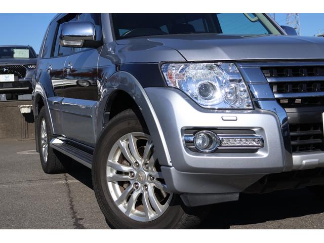 パジェロ ロング　スーパーエクシード　クールシルバー＆アイガーグレー　レザーシート　パワーシート　シートヒーター　クルーズコントロール　純正ナビＴＶ　バックカメラ　ロックフォードサウンド　１８インチＡＷ（8枚目）