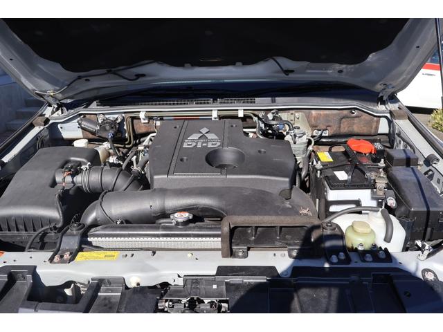 パジェロ ロング　スーパーエクシード　クールシルバー＆アイガーグレー　レザーシート　パワーシート　シートヒーター　クルーズコントロール　純正ナビＴＶ　バックカメラ　ロックフォードサウンド　１８インチＡＷ（18枚目）