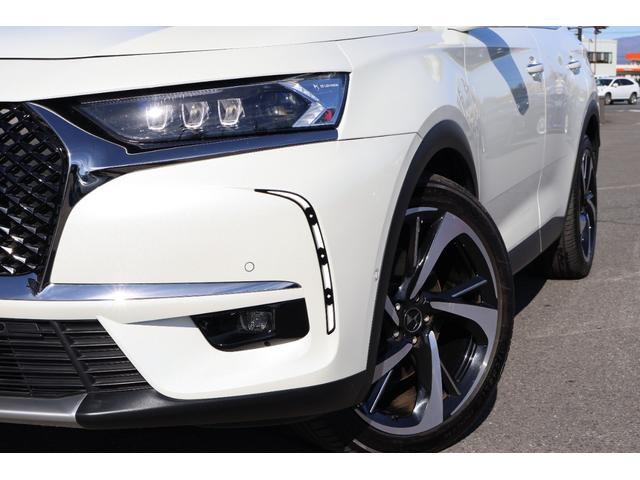 DS7クロスバック E-テンス 4×4 グランシック 禁煙 RIVOLI FOCALサウンド 白レザー 4WD 後席リクライニング 前席シートヒーター/クーラー 360° マッサージ ACC パークアシスト 前後センサー カープレイ プライバシーガラス(3枚目)
