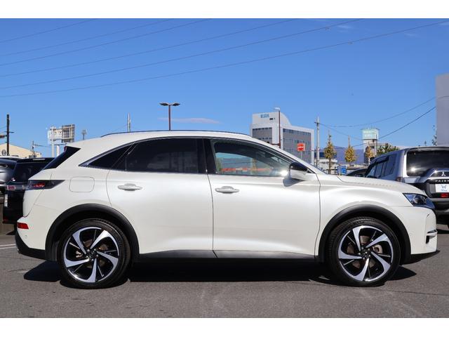 DS7クロスバック E-テンス 4×4 グランシック 禁煙 RIVOLI FOCALサウンド 白レザー 4WD 後席リクライニング 前席シートヒーター/クーラー 360° マッサージ ACC パークアシスト 前後センサー カープレイ プライバシーガラス(10枚目)