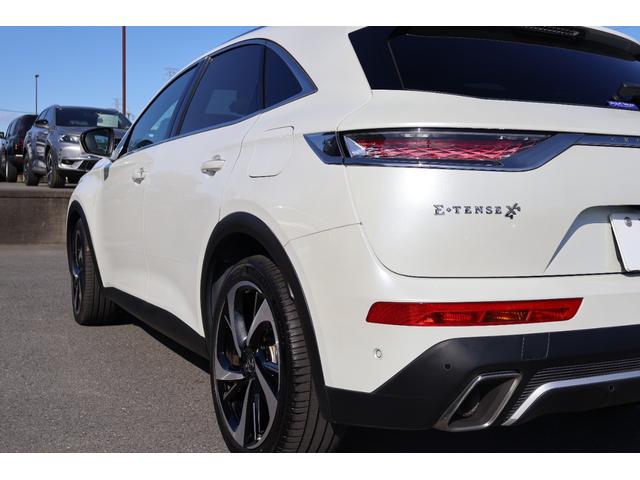 DS7クロスバック E-テンス 4×4 グランシック 禁煙 RIVOLI FOCALサウンド 白レザー 4WD 後席リクライニング 前席シートヒーター/クーラー 360° マッサージ ACC パークアシスト 前後センサー カープレイ プライバシーガラス(17枚目)