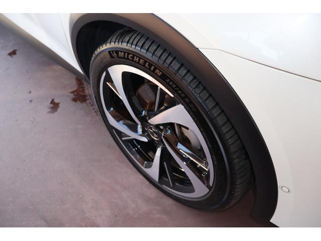 DS7クロスバック E-テンス 4×4 グランシック 禁煙 RIVOLI FOCALサウンド 白レザー 4WD 後席リクライニング 前席シートヒーター/クーラー 360° マッサージ ACC パークアシスト 前後センサー カープレイ プライバシーガラス(21枚目)