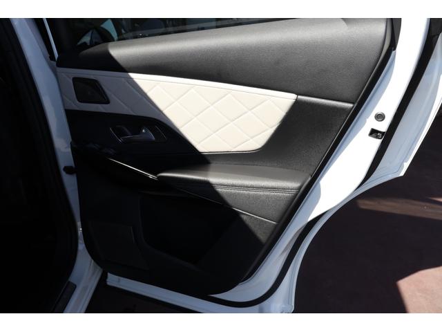 DS7クロスバック E-テンス 4×4 グランシック 禁煙 RIVOLI FOCALサウンド 白レザー 4WD 後席リクライニング 前席シートヒーター/クーラー 360° マッサージ ACC パークアシスト 前後センサー カープレイ プライバシーガラス(26枚目)