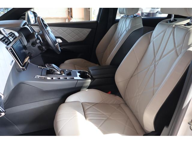 DS7クロスバック E-テンス 4×4 グランシック 禁煙 RIVOLI FOCALサウンド 白レザー 4WD 後席リクライニング 前席シートヒーター/クーラー 360° マッサージ ACC パークアシスト 前後センサー カープレイ プライバシーガラス(31枚目)