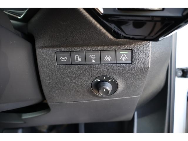 DS7クロスバック E-テンス 4×4 グランシック 禁煙 RIVOLI FOCALサウンド 白レザー 4WD 後席リクライニング 前席シートヒーター/クーラー 360° マッサージ ACC パークアシスト 前後センサー カープレイ プライバシーガラス(43枚目)