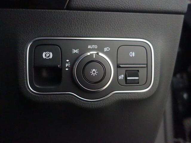 ＧＬＡクラス ＧＬＡ２００　ｄ　４ＭＡＴＩＣ　ＡＭＧライン　ナビゲーションパッケージ　Ｂｌｕｅｔｏｏｔｈ接続　ＥＴＣ　ＬＥＤヘッドライト　ＴＶ　アイドリングストップ　クルーズコントロール　コネクテッド機能　サイドカメラ　シートヒーター　トランクスルー　ナビ（28枚目）