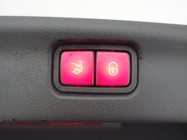 Ｃクラス Ｃ２００　アバンギャルド　ＡＭＧラインパッケージ　レザーエクスクルーシブパッケージ　ベーシックパッケージ　Ｂｌｕｅｔｏｏｔｈ接続　ＥＴＣ　ＬＥＤヘッドライト　ＴＶ　アイドリングストップ　クルーズコントロール　コネクテッド機能（26枚目）