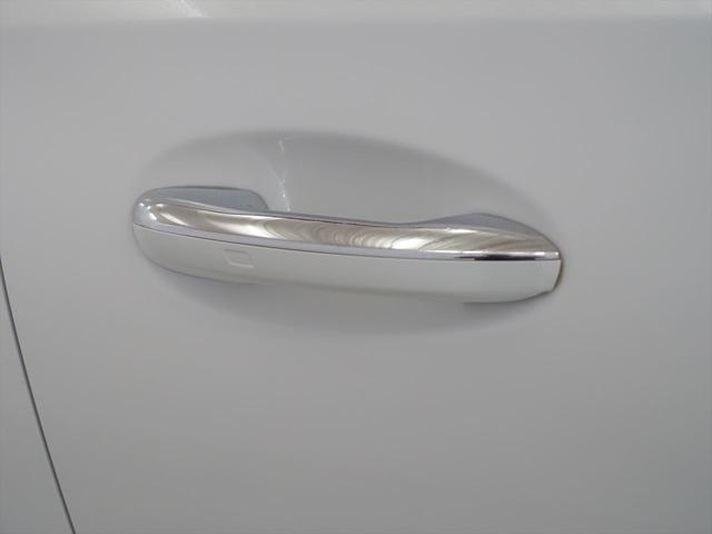 Ｃクラス Ｃ２００　アバンギャルド　ＡＭＧラインパッケージ　レザーエクスクルーシブパッケージ　ベーシックパッケージ　Ｂｌｕｅｔｏｏｔｈ接続　ＥＴＣ　ＬＥＤヘッドライト　ＴＶ　アイドリングストップ　クルーズコントロール　コネクテッド機能（27枚目）