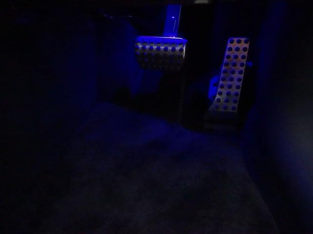 Ｃクラス Ｃ２００　アバンギャルド　ＡＭＧラインパッケージ　レザーエクスクルーシブパッケージ　ベーシックパッケージ　Ｂｌｕｅｔｏｏｔｈ接続　ＥＴＣ　ＬＥＤヘッドライト　ＴＶ　アイドリングストップ　クルーズコントロール　コネクテッド機能（28枚目）