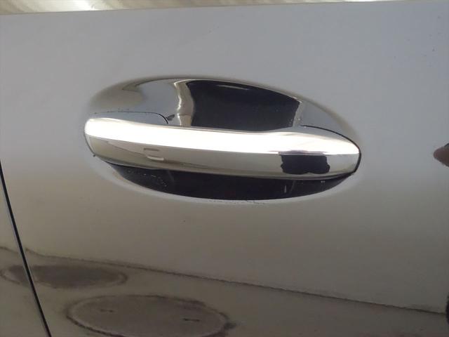 Ｃクラス Ｃ２２０　ｄ　アバンギャルド　ＡＭＧラインパッケージ　レザーエクスクルーシブパッケージ　ベーシックパッケージ　Ｂｌｕｅｔｏｏｔｈ接続　ＥＴＣ　ＬＥＤヘッドライト　ＴＶ　アイドリングストップ　クルーズコントロール　コネクテッド機能（27枚目）