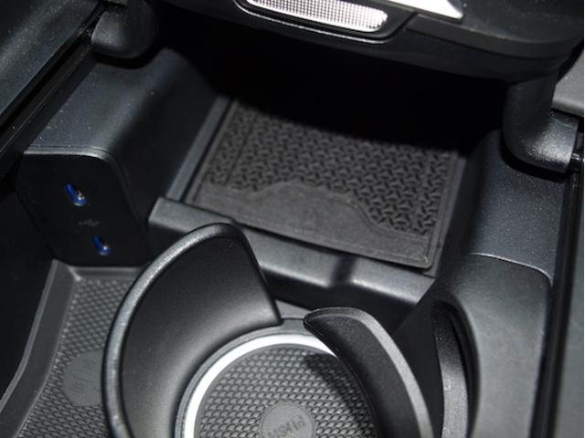 Eクラスステーションワゴン E200 ステーションワゴン アバンギャルド AMGラインパッケージ レザーエクスクルーシブパッケージ アドバンスドパッケージ デジタルインテリアパッケージ Bluetooth接続 ETC LEDヘッドライト TV アイドリングストップ(27枚目)