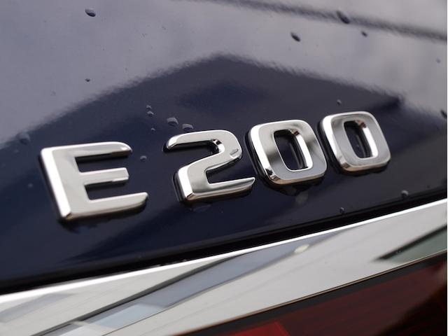 Eクラスステーションワゴン E200 ステーションワゴン アバンギャルド AMGラインパッケージ レザーエクスクルーシブパッケージ アドバンスドパッケージ デジタルインテリアパッケージ Bluetooth接続 ETC LEDヘッドライト TV アイドリングストップ(35枚目)