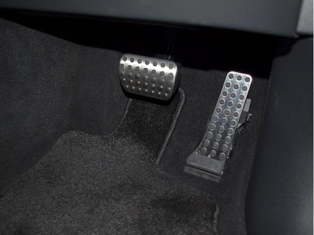 Ｅクラスステーションワゴン Ｅ２２０　ｄ　ステーションワゴン　アバンギャルド　ＡＭＧラインパッケージ　レザーエクスクルーシブパッケージ　アドバンスドパッケージ　デジタルインテリアパッケージ　Ｂｌｕｅｔｏｏｔｈ接続　ＥＴＣ　ＬＥＤヘッドライト　ＴＶ　アイドリングストップ（17枚目）