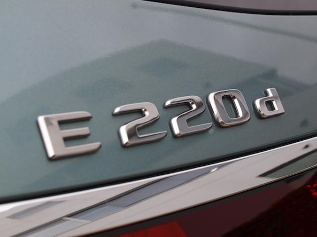 Ｅクラスステーションワゴン Ｅ２２０　ｄ　ステーションワゴン　アバンギャルド　ＡＭＧラインパッケージ　レザーエクスクルーシブパッケージ　アドバンスドパッケージ　デジタルインテリアパッケージ　Ｂｌｕｅｔｏｏｔｈ接続　ＥＴＣ　ＬＥＤヘッドライト　ＴＶ　アイドリングストップ（35枚目）
