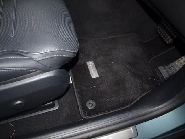 ＧＬＣ ＧＬＣ２２０　ｄ　４ＭＡＴＩＣ　ＡＭＧラインパッケージ　ＡＭＧレザーエクスクルーシブパッケージ　Ｂｌｕｅｔｏｏｔｈ接続　ＥＴＣ　ＬＥＤヘッドライト　ＴＶ　アイドリングストップ　クルーズコントロール　コネクテッド機能　サイドカメラ（15枚目）