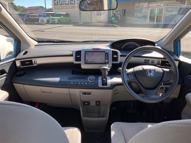 フリード G ジャストセレクション ETC バックカメラ ナビ TV 両側スライド・片側電動 オートライト HID キーレスエントリー 電動格納ミラー 3列シート ウォークスルー CVT 衝突安全ボディ ABS エアコン(2枚目)