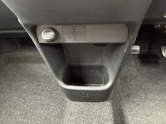 ムーヴキャンバス Xメイクアップリミテッド SAIII 【保証付き】【修復歴無し】メモリーナビ 全方位カメラ ブルートゥース 地デジ キーレスエントリー 横滑り防止機能 衝突安全ボディ オートエアコン ベンチシート ETC 両側パワースライドドア ABS(27枚目)