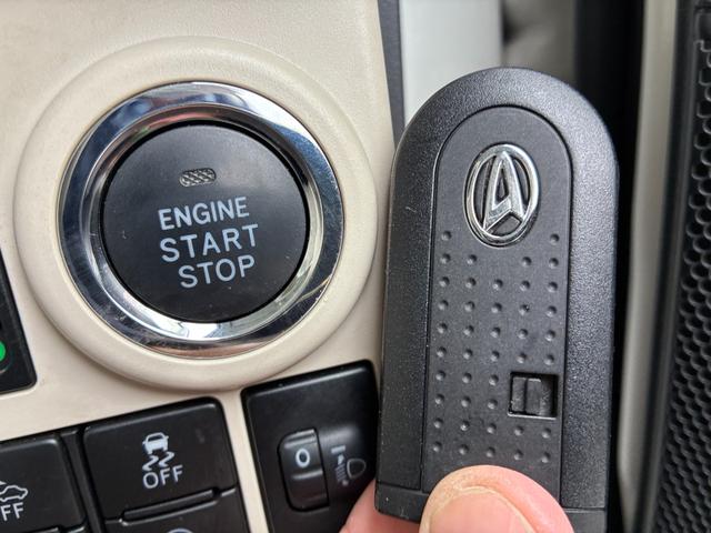 ムーヴキャンバス Xメイクアップリミテッド SAIII 【保証付き】【修復歴無し】メモリーナビ 全方位カメラ ブルートゥース 地デジ キーレスエントリー 横滑り防止機能 衝突安全ボディ オートエアコン ベンチシート ETC 両側パワースライドドア ABS(31枚目)