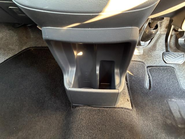 ワゴンＲ ＦＸ　【保証付き】【修復歴無し】ナビＴＶ　ＤＶＤ　アイドリングストップ　キーレス　シートヒーター　盗難防止　ＡＵＴＯエアコン　Ｗエアバッグ　フルフラット　ＥＴＣ装着車　メモリーナビ　ＡＢＳ　ベンチシート（25枚目）