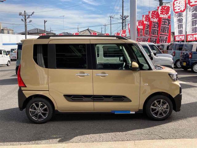 タント ファンクロス　バックカメラ　両側電動スライドドア　クリアランスソナー　衝突被害軽減システム　オートライト　スマートキー　アイドリングストップ　電動格納ミラー　シートヒーター　ＣＶＴ　ＥＳＣ　ルーフレール（14枚目）