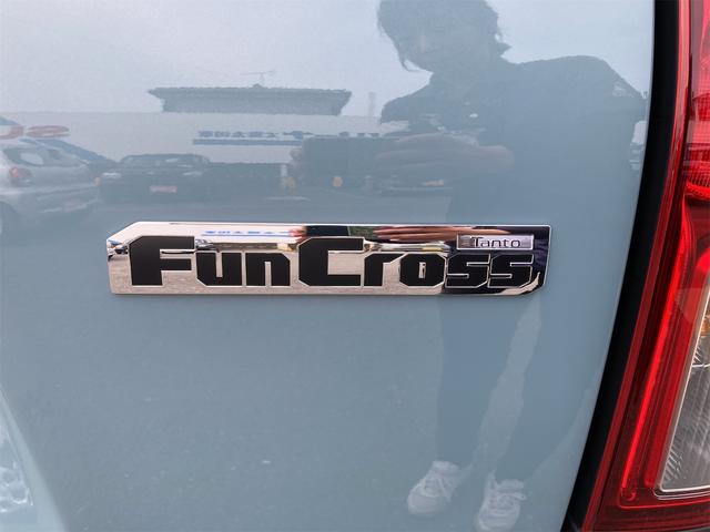 タント ファンクロスターボ　バックカメラ　両側電動スライドドア　クリアランスソナー　衝突被害軽減システム　オートライト　スマートキー　アイドリングストップ　電動格納ミラー　シートヒーター　ＣＶＴ　盗難防止システム　ＥＳＣ（33枚目）