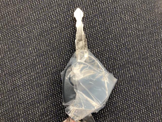 アルト 　クリアランスソナー　レーンアシスト　オートライト　キーレスエントリー　アイドリングストップ　電動格納ミラー　シートヒーター　ＣＶＴ　ＥＳＣ　エアコン　パワーステアリング　パワーウィンドウ（12枚目）