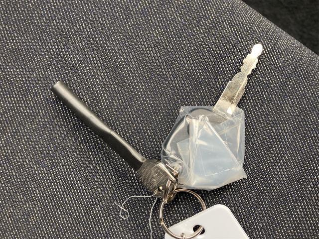 アルト 　クリアランスソナー　レーンアシスト　衝突被害軽減システム　オートライト　アイドリングストップ　電動格納ミラー　シートヒーター　ＣＶＴ　ＥＳＣ　エアコン　パワーウィンドウ（8枚目）