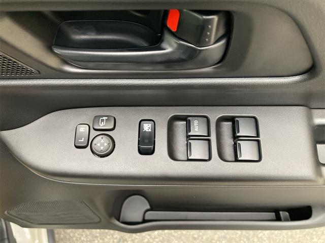 スペーシアギア ハイブリッドＸＺ　両側電動スライドドア　レーンアシスト　オートライト　スマートキー　アイドリングストップ　電動格納ミラー　シートヒーター　ＣＶＴ　ＥＳＣ　オットマン　ルーフレール　アルミホイール　エアコン（33枚目）