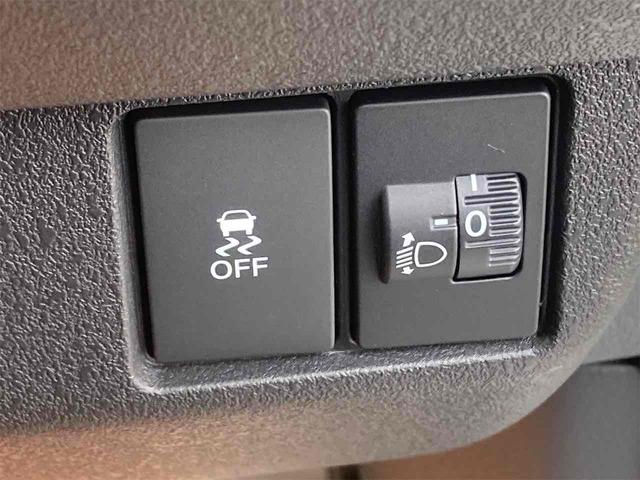 N-BOXカスタム ベースグレード バックカメラ 両側スライド・片側電動 クリアランスソナー オートクルーズコントロール レーンアシスト 衝突被害軽減システム オートライト LEDヘッドランプ スマートキー アイドリングストップ(6枚目)