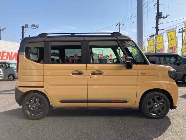 スペーシアギア ハイブリッドＸＺ　両側電動スライドドア　オートクルーズコントロール　レーンアシスト　オートライト　スマートキー　アイドリングストップ　電動格納ミラー　シートヒーター　ベンチシート　ＣＶＴ　ＡＢＳ　ＥＳＣ　ルーフレール（14枚目）