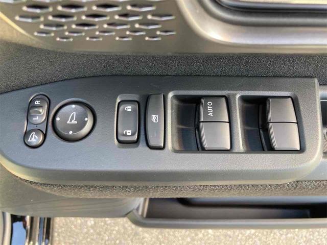 N-BOXカスタム ベースグレード バックカメラ 両側スライド・片側電動 クリアランスソナー オートクルーズコントロール レーンアシスト 衝突被害軽減システム オートライト LEDヘッドランプ スマートキー アイドリングストップ(9枚目)