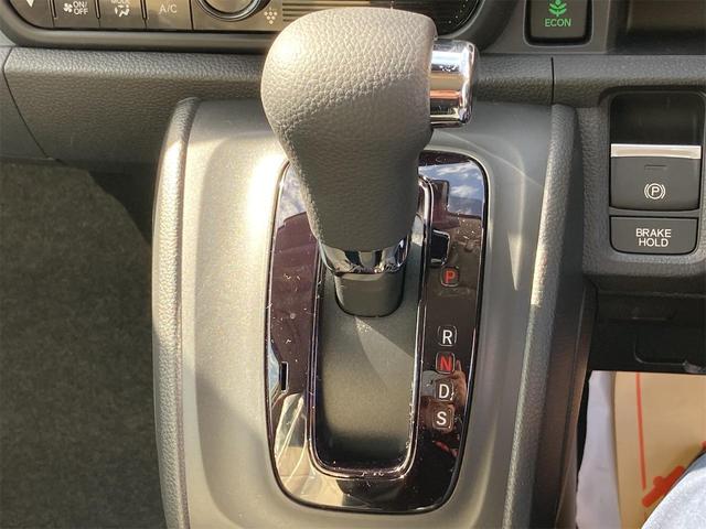 発進時や後退時に必ず操作するレバーです。操作のしやすさが肝になってきます。ぜひ一度体感してください。