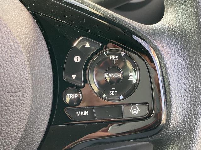 アクセルを踏まなくても設定した速度で走行可能なオートクルーズコントロールを装備しています！ロングドライブでも運転が楽になります。ブレーキやシフト操作でも解除可能です！