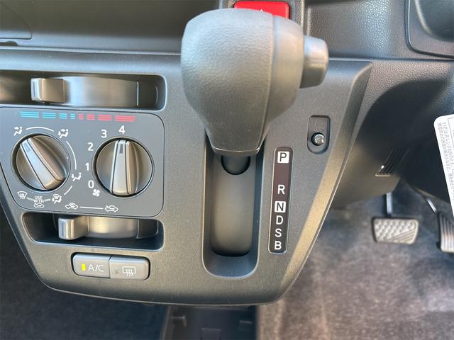 ミライース L SAIII クリアランスソナー 衝突被害軽減システム オートマチックハイビーム オートライト キーレスエントリー アイドリングストップ CVT ABS ESC エアコン パワーステアリング パワーウィンドウ(6枚目)