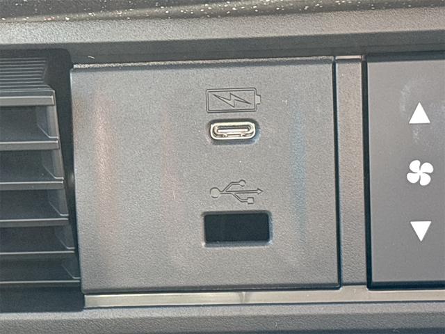 N-BOXカスタム バックカメラ 両側スライド・片側電動 クリアランスソナー オートクルーズコントロール レーンアシスト オートライト スマートキー アイドリングストップ 電動格納ミラー シートヒーター ベンチシート(40枚目)