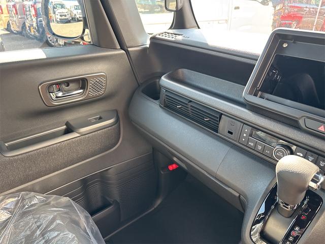 N-BOXカスタム バックカメラ 両側スライド・片側電動 クリアランスソナー オートクルーズコントロール レーンアシスト オートライト スマートキー アイドリングストップ 電動格納ミラー シートヒーター ベンチシート(45枚目)