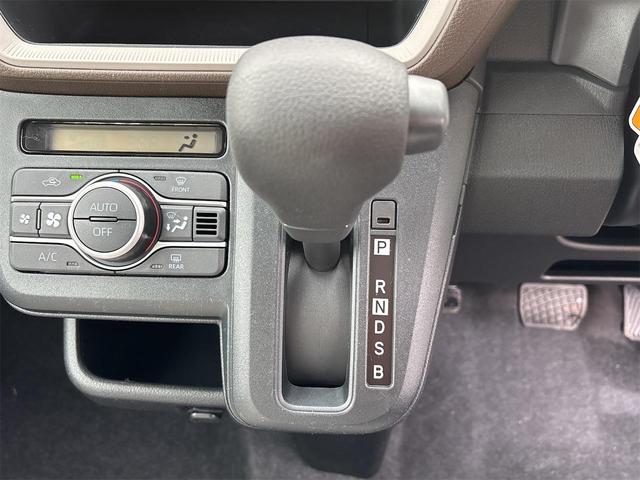 ステラ 　バックカメラ　両側スライド・片側電動　クリアランスソナー　衝突被害軽減システム　オートライト　スマートキー　アイドリングストップ　電動格納ミラー　シートヒーター　ベンチシート　ＣＶＴ　ＥＳＣ　エアコン（9枚目）