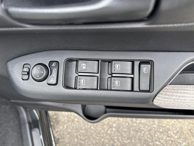 ステラ 　バックカメラ　両側スライド・片側電動　クリアランスソナー　衝突被害軽減システム　オートライト　スマートキー　アイドリングストップ　電動格納ミラー　シートヒーター　ベンチシート　ＣＶＴ　ＥＳＣ　エアコン（35枚目）