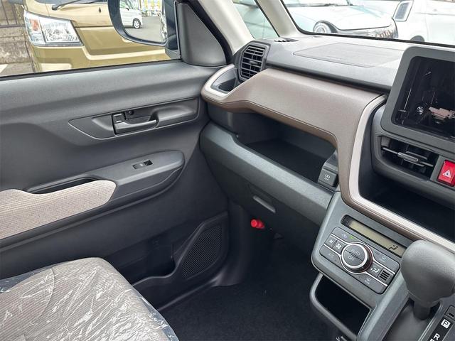 ステラ 　バックカメラ　両側スライド・片側電動　クリアランスソナー　衝突被害軽減システム　オートライト　スマートキー　アイドリングストップ　電動格納ミラー　シートヒーター　ベンチシート　ＣＶＴ　ＥＳＣ　エアコン（48枚目）