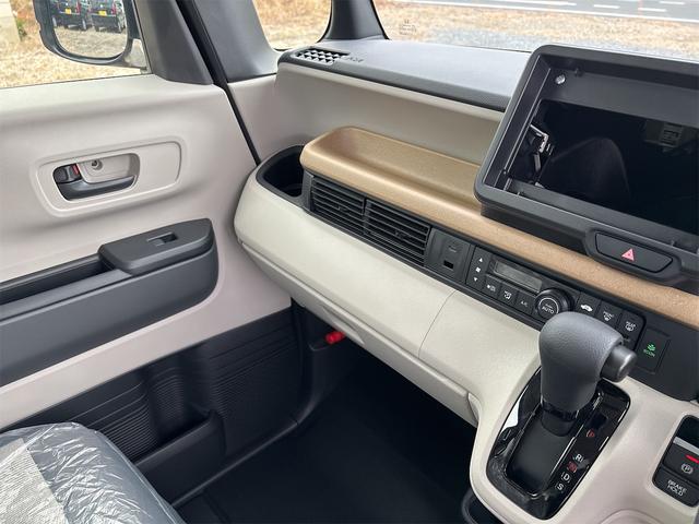 Ｎ－ＢＯＸ ファッションスタイル　バックカメラ　両側電動スライドドア　クリアランスソナー　レーンアシスト　オートライト　スマートキー　アイドリングストップ　電動格納ミラー　シートヒーター　ＣＶＴ　ＥＳＣ　エアコン　パワーウィンドウ（40枚目）