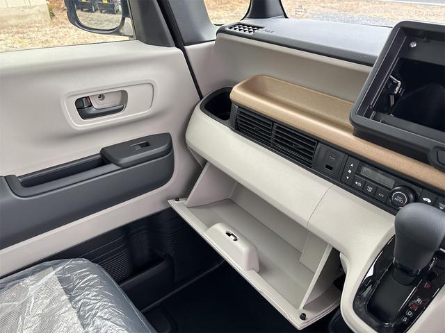 Ｎ－ＢＯＸ ファッションスタイル　バックカメラ　両側電動スライドドア　クリアランスソナー　レーンアシスト　オートライト　スマートキー　アイドリングストップ　電動格納ミラー　シートヒーター　ＣＶＴ　ＥＳＣ　エアコン　パワーウィンドウ（41枚目）