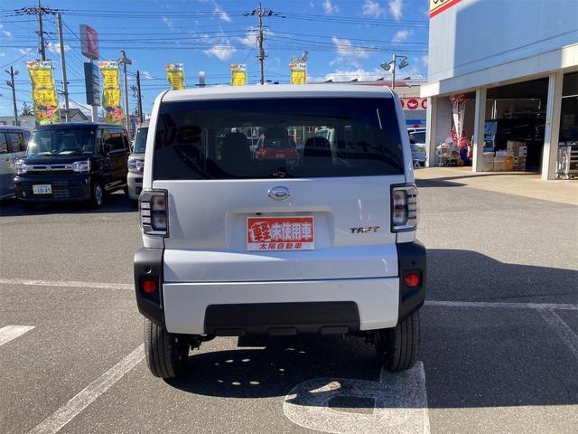 タフト Ｘ　バックカメラ　クリアランスソナー　衝突被害軽減システム　オートライト　スマートキー　アイドリングストップ　電動格納ミラー　サンルーフ　ＣＶＴ　ＥＳＣ　エアコン　パワーステアリング　パワーウィンドウ（18枚目）