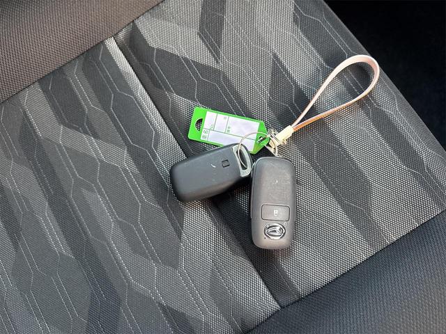 タフト Ｘ　クリアランスソナー　衝突被害軽減システム　オートライト　ＬＥＤヘッドランプ　スマートキー　アイドリングストップ　電動格納ミラー　サンルーフ　ＣＶＴ　盗難防止システム　ＡＢＳ　ＥＳＣ　衝突安全ボディ（11枚目）