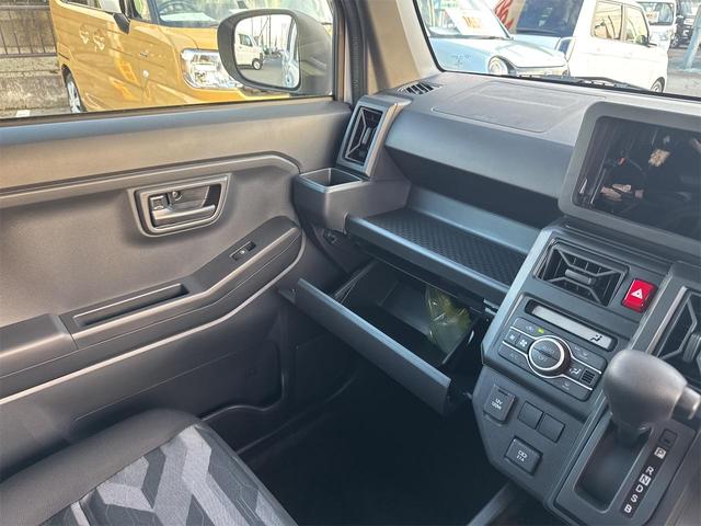 タフト Ｘ　クリアランスソナー　衝突被害軽減システム　オートライト　ＬＥＤヘッドランプ　スマートキー　アイドリングストップ　電動格納ミラー　サンルーフ　ＣＶＴ　盗難防止システム　ＡＢＳ　ＥＳＣ　衝突安全ボディ（12枚目）