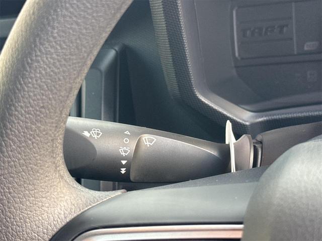 タフト Ｘ　クリアランスソナー　衝突被害軽減システム　オートライト　ＬＥＤヘッドランプ　スマートキー　アイドリングストップ　電動格納ミラー　サンルーフ　ＣＶＴ　盗難防止システム　ＡＢＳ　ＥＳＣ　衝突安全ボディ（13枚目）